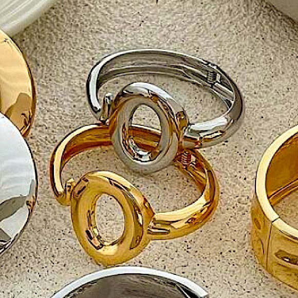 O Ring Bangle Bracelet, Exaggerated Hollow Out Wavy Smooth - Picture 3 of 4